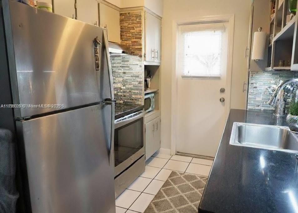 Activo con contrato: $257,000 (1 camas, 1 baños, 695 Pies cuadrados)