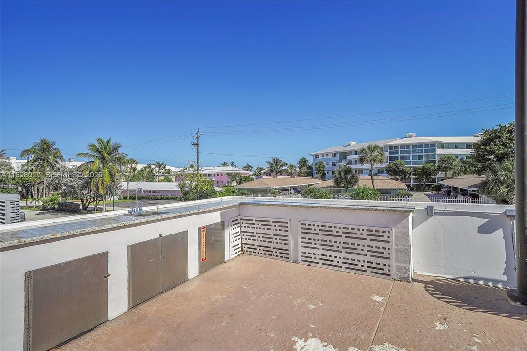 待售: $249,000 (1 贝兹, 1 浴室, 750 平方英尺)