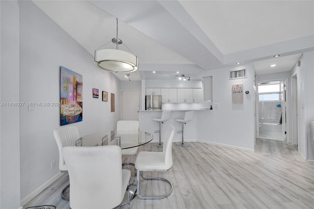 待售: $249,000 (1 贝兹, 1 浴室, 750 平方英尺)