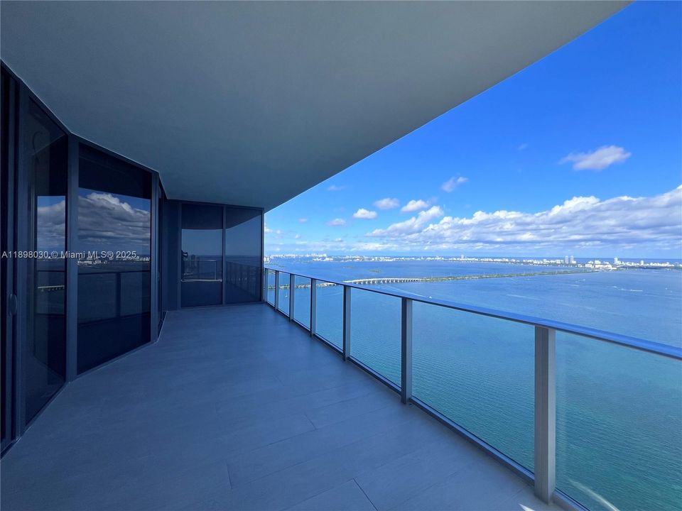 出租: $25,000 (4 贝兹, 5 浴室, 2582 平方英尺)