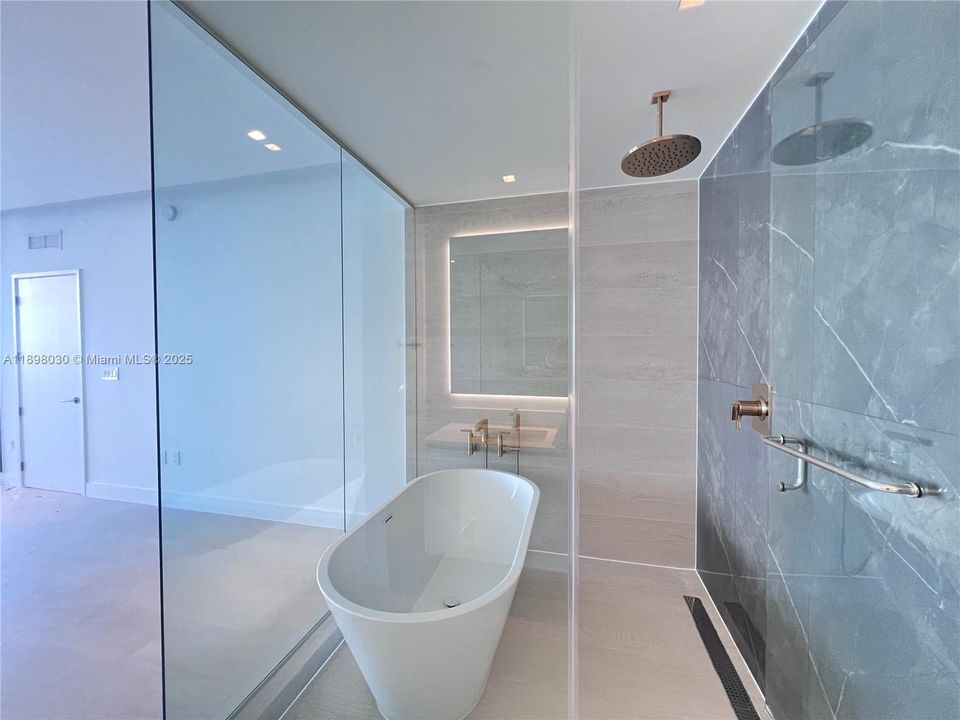 出租: $25,000 (4 贝兹, 5 浴室, 2582 平方英尺)