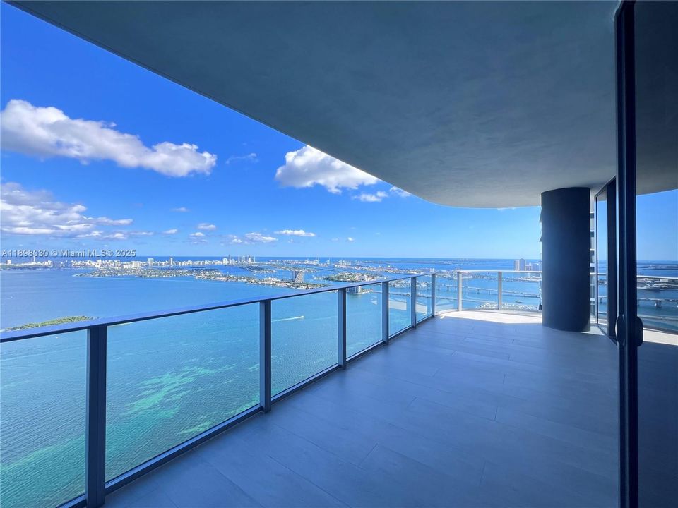 出租: $25,000 (4 贝兹, 5 浴室, 2582 平方英尺)