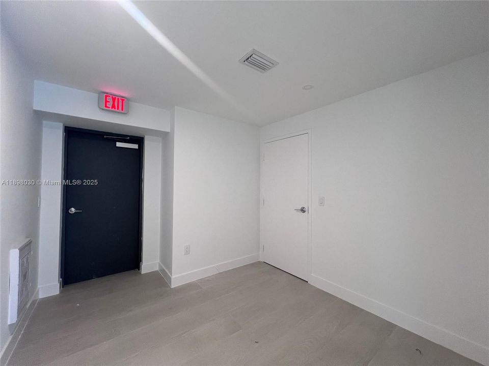 出租: $25,000 (4 贝兹, 5 浴室, 2582 平方英尺)