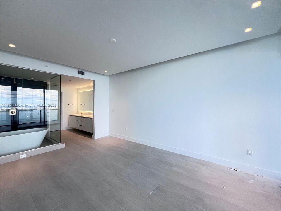 出租: $25,000 (4 贝兹, 5 浴室, 2582 平方英尺)