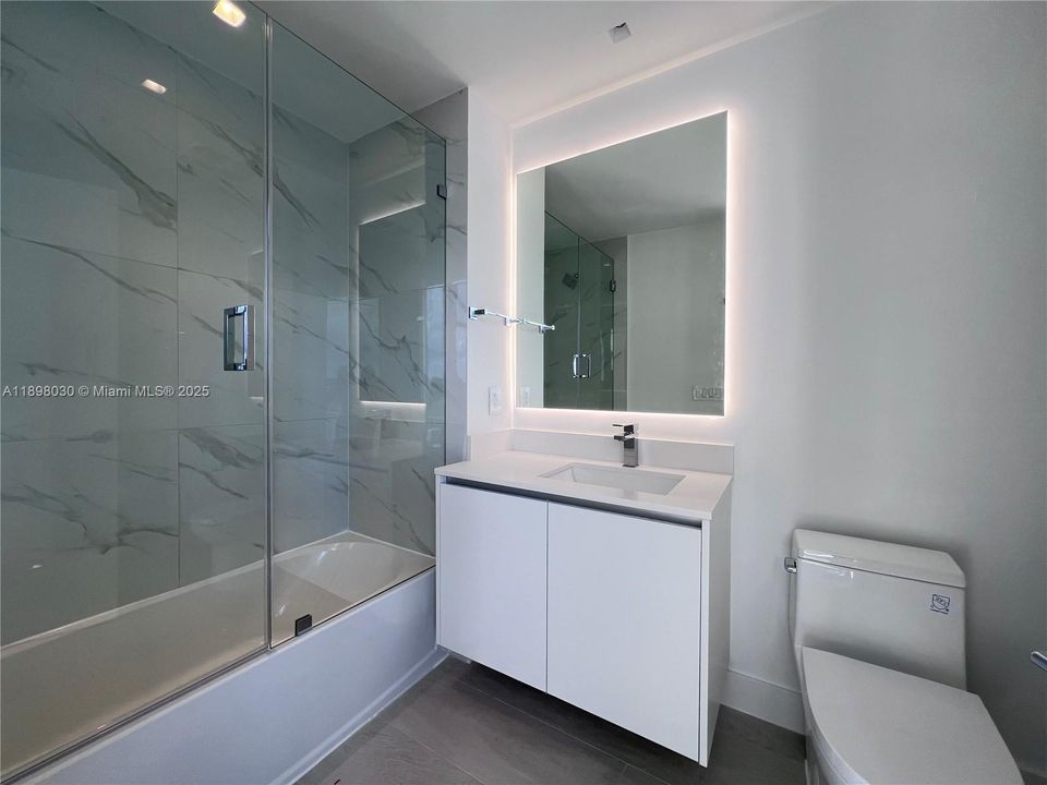 出租: $25,000 (4 贝兹, 5 浴室, 2582 平方英尺)