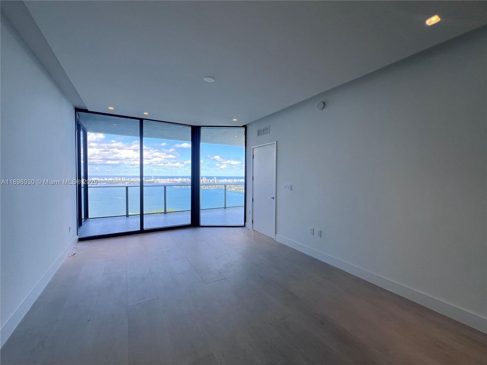 出租: $25,000 (4 贝兹, 5 浴室, 2582 平方英尺)