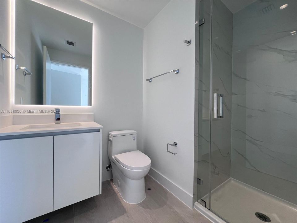 出租: $25,000 (4 贝兹, 5 浴室, 2582 平方英尺)