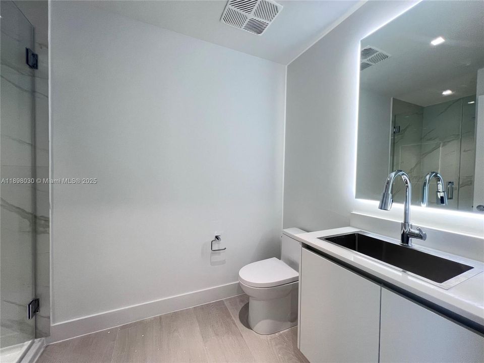 出租: $25,000 (4 贝兹, 5 浴室, 2582 平方英尺)