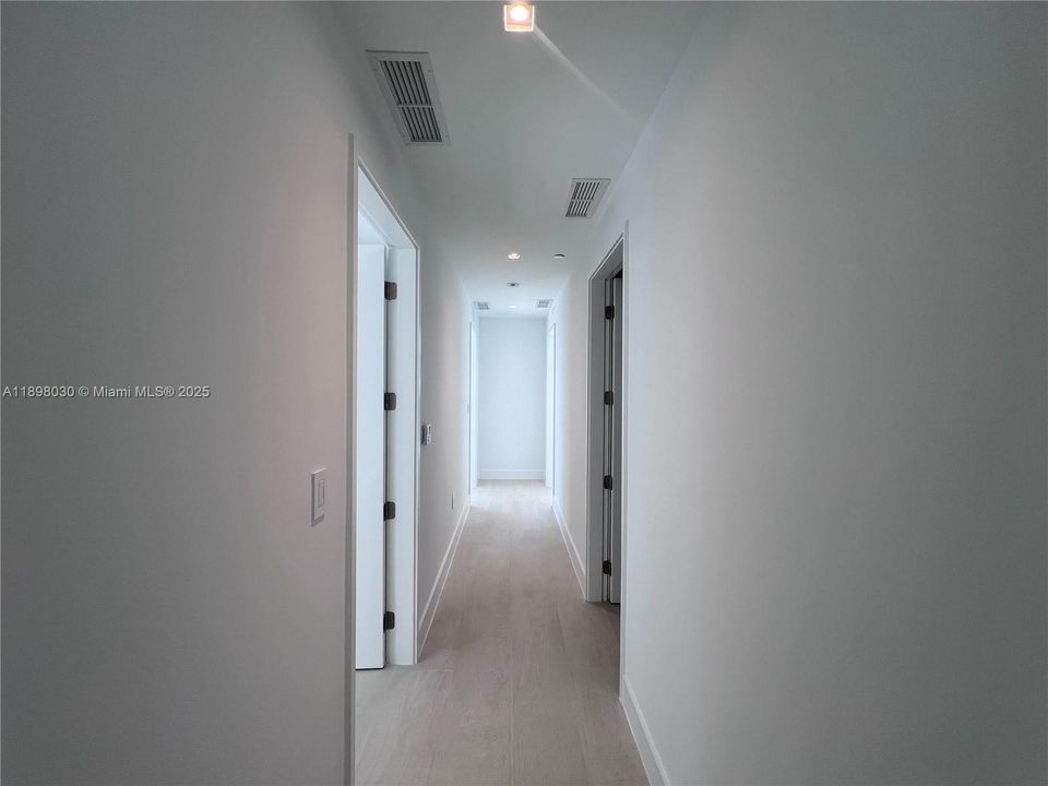 出租: $25,000 (4 贝兹, 5 浴室, 2582 平方英尺)