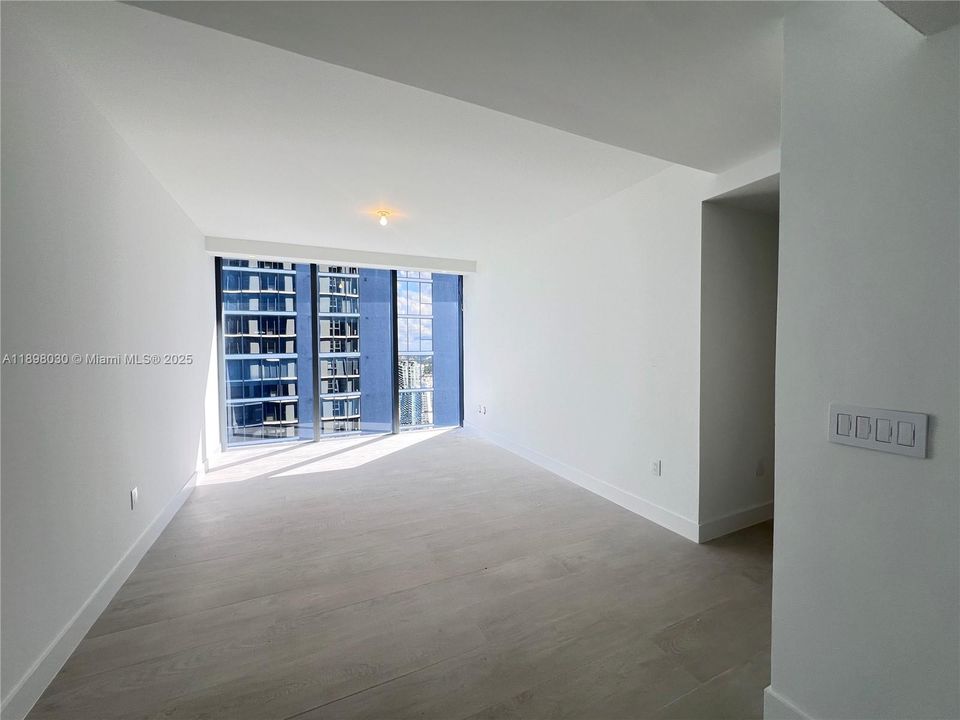 出租: $25,000 (4 贝兹, 5 浴室, 2582 平方英尺)