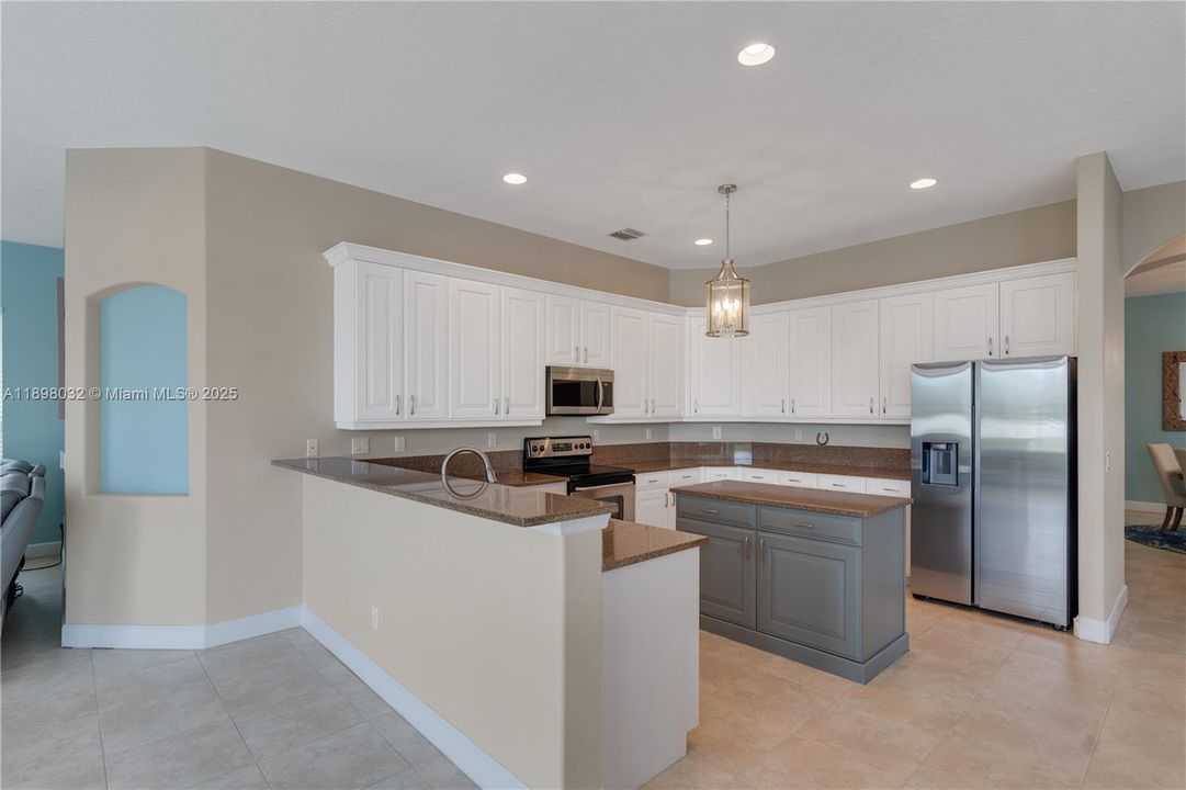 For Sale: $595,000 (3 beds, 2 baths, 2691 Square Feet)