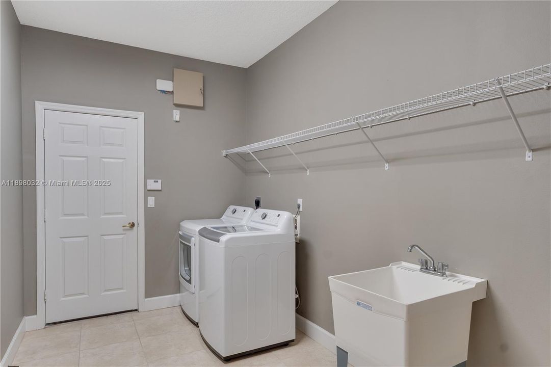 For Sale: $595,000 (3 beds, 2 baths, 2691 Square Feet)