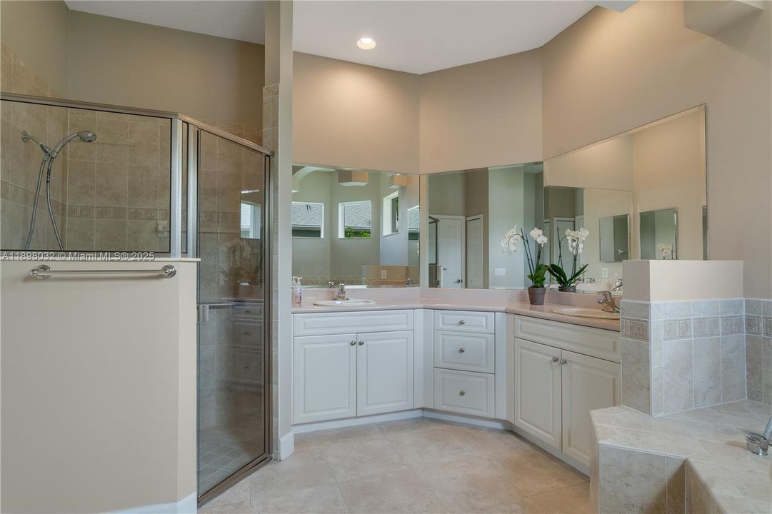 For Sale: $595,000 (3 beds, 2 baths, 2691 Square Feet)