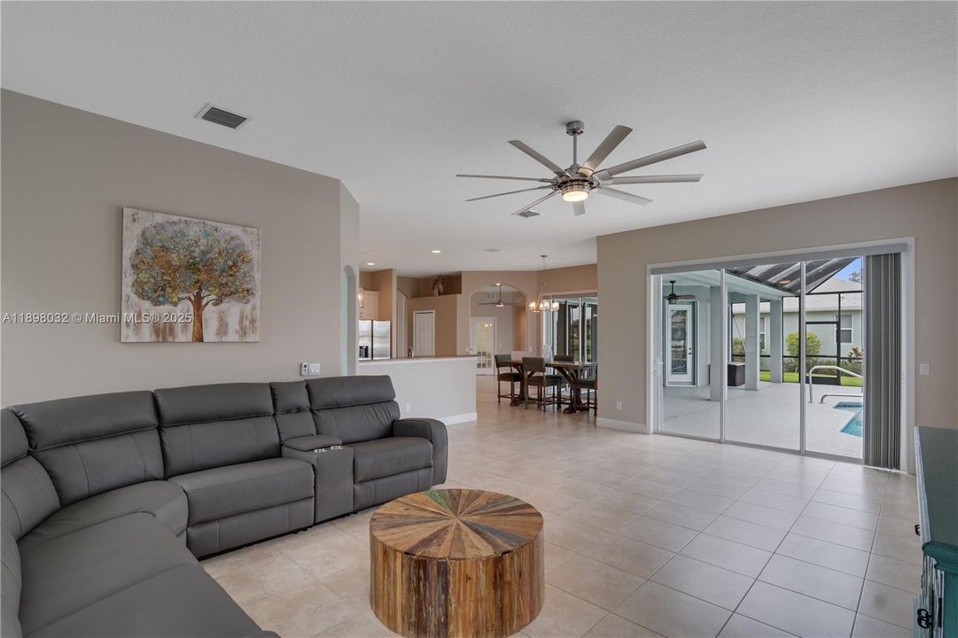 For Sale: $595,000 (3 beds, 2 baths, 2691 Square Feet)