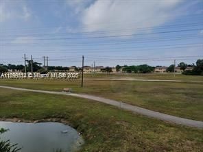 Под контрактом: $2,100 (2 спален, 2 ванн, 967 Квадратных фут)