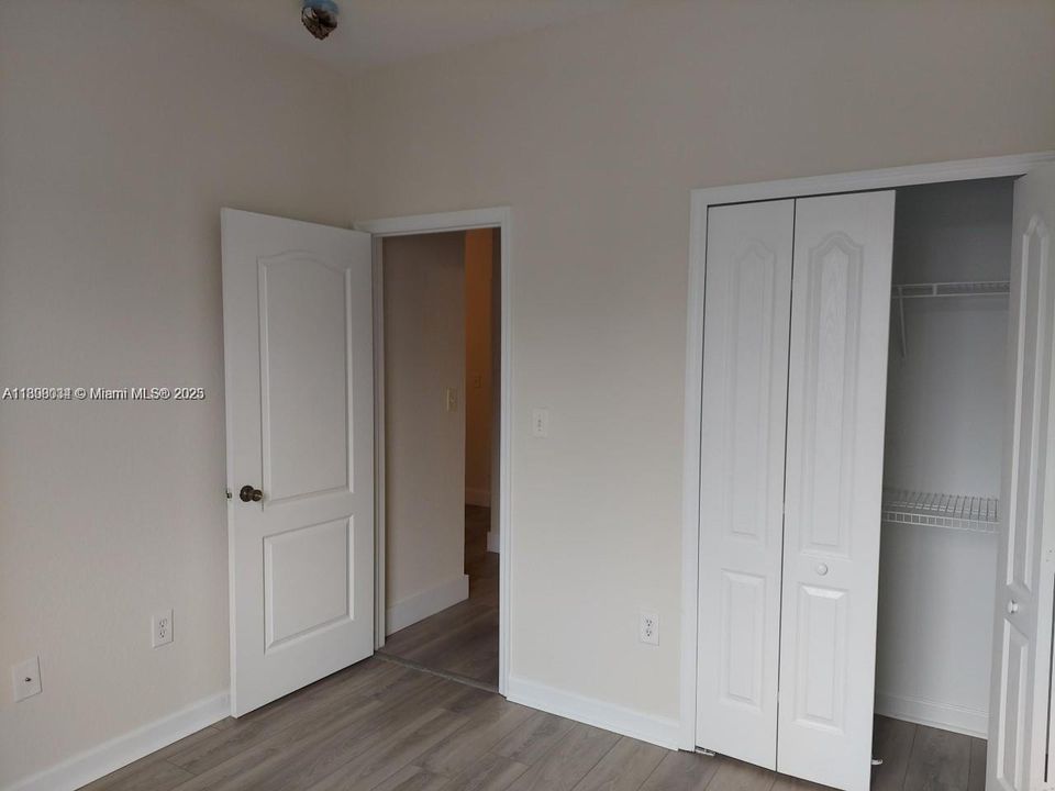 Под контрактом: $2,100 (2 спален, 2 ванн, 967 Квадратных фут)