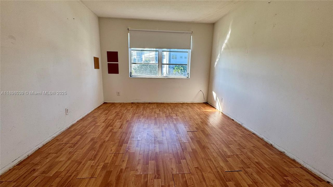 出租: $1,250 (1 贝兹, 1 浴室, 662 平方英尺)