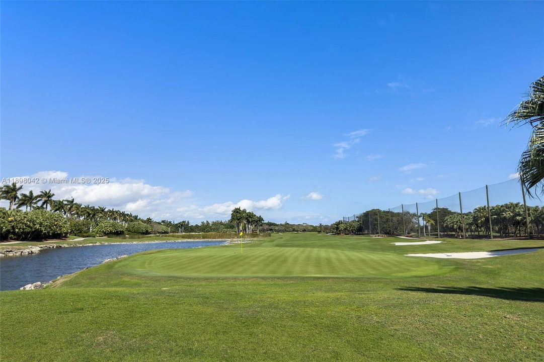 合同活跃: $1,650,000 (3 贝兹, 3 浴室, 2160 平方英尺)