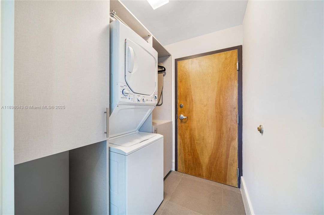 待售: $1,650,000 (3 贝兹, 3 浴室, 1929 平方英尺)