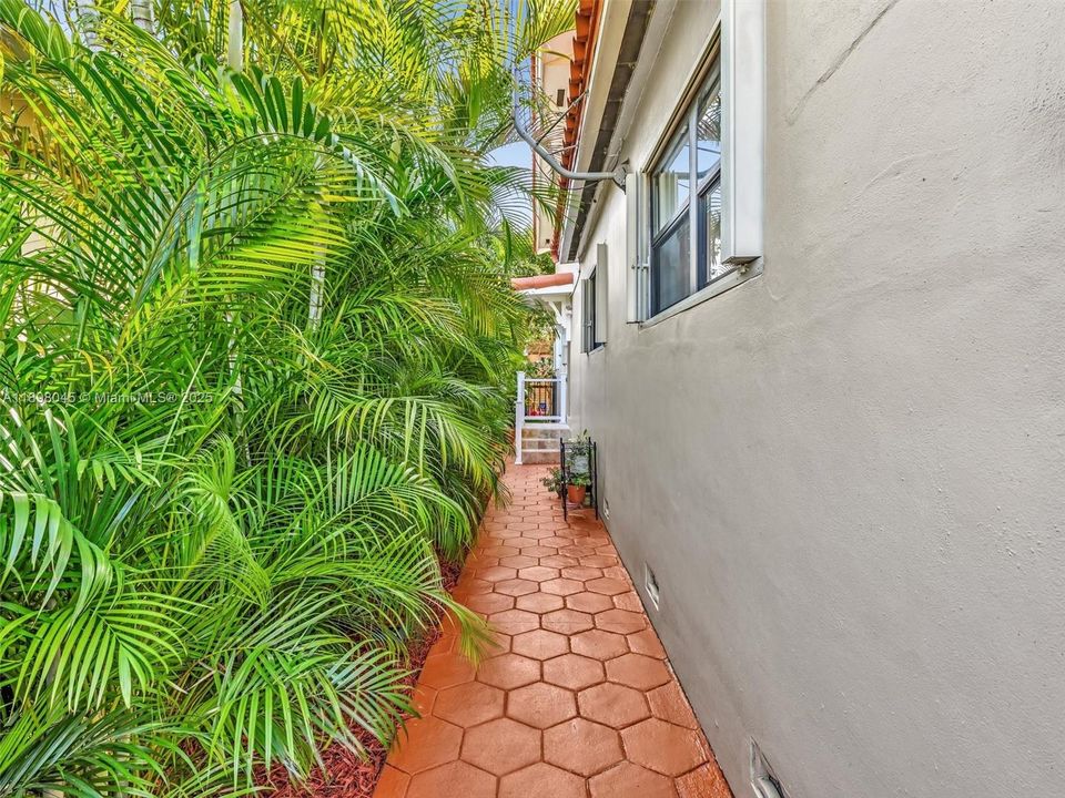 На продажу: $850,000 (4 спален, 3 ванн, 2675 Квадратных фут)