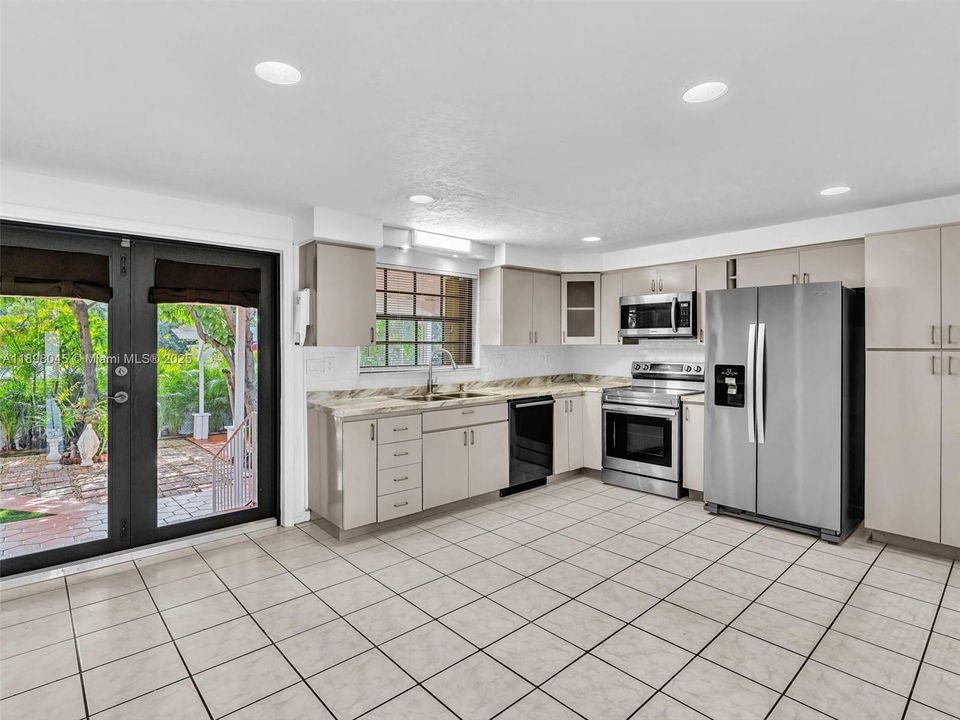 На продажу: $850,000 (4 спален, 3 ванн, 2675 Квадратных фут)