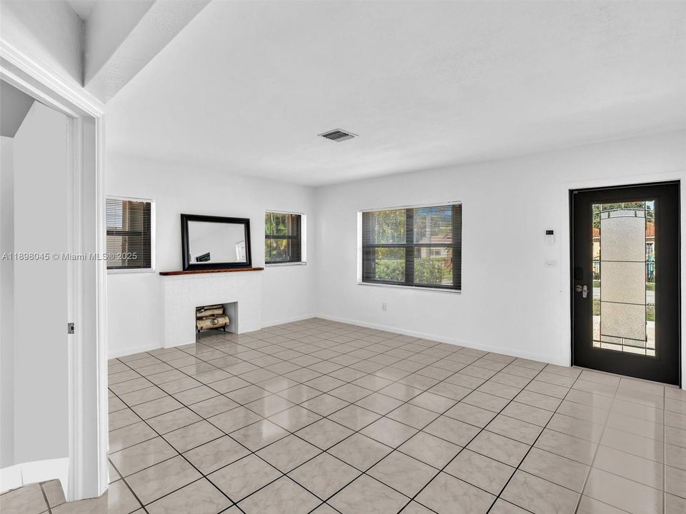 На продажу: $850,000 (4 спален, 3 ванн, 2675 Квадратных фут)