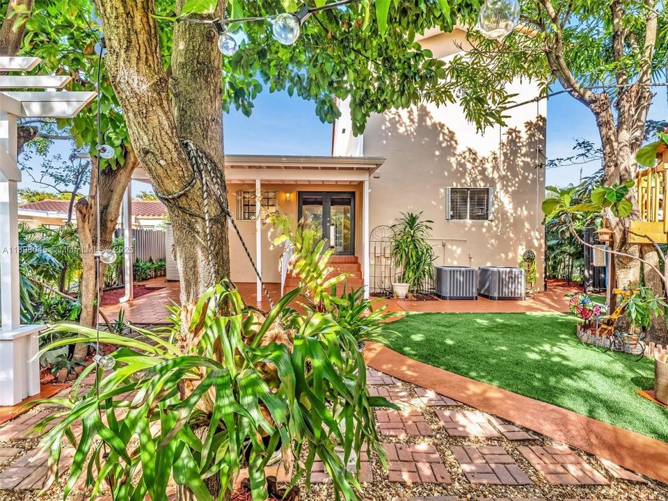 На продажу: $850,000 (4 спален, 3 ванн, 2675 Квадратных фут)