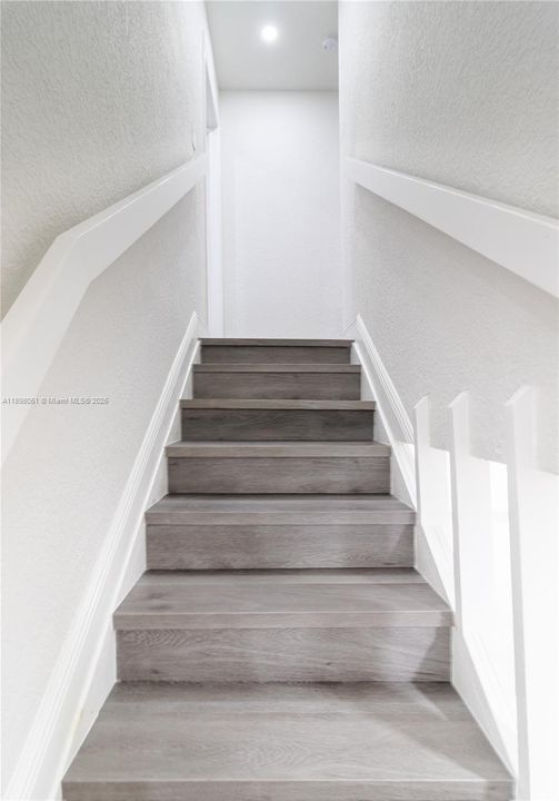 For Sale: $425,000 (3 beds, 3 baths, 1206 Square Feet)