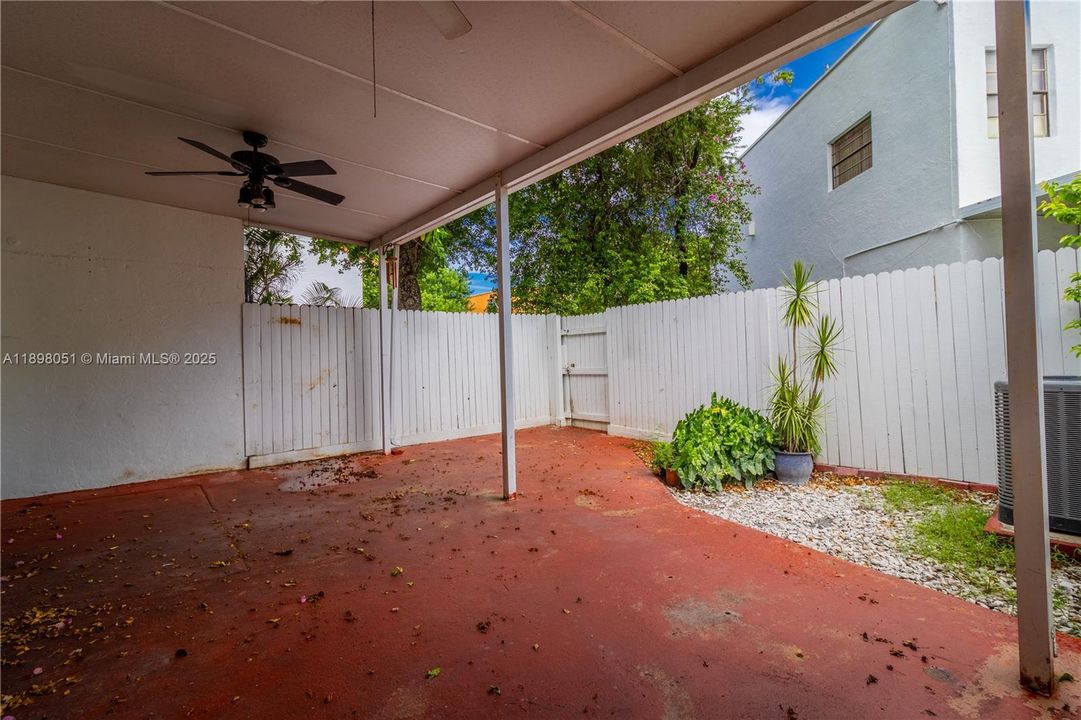 For Sale: $425,000 (3 beds, 3 baths, 1206 Square Feet)