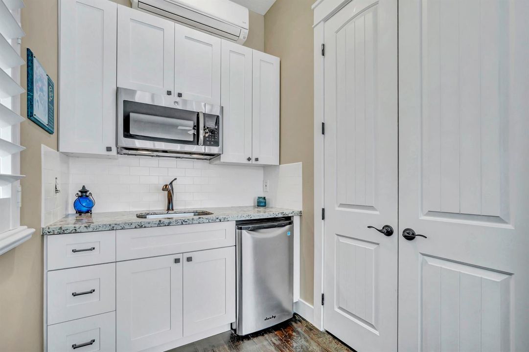 Guest House Kitchenette