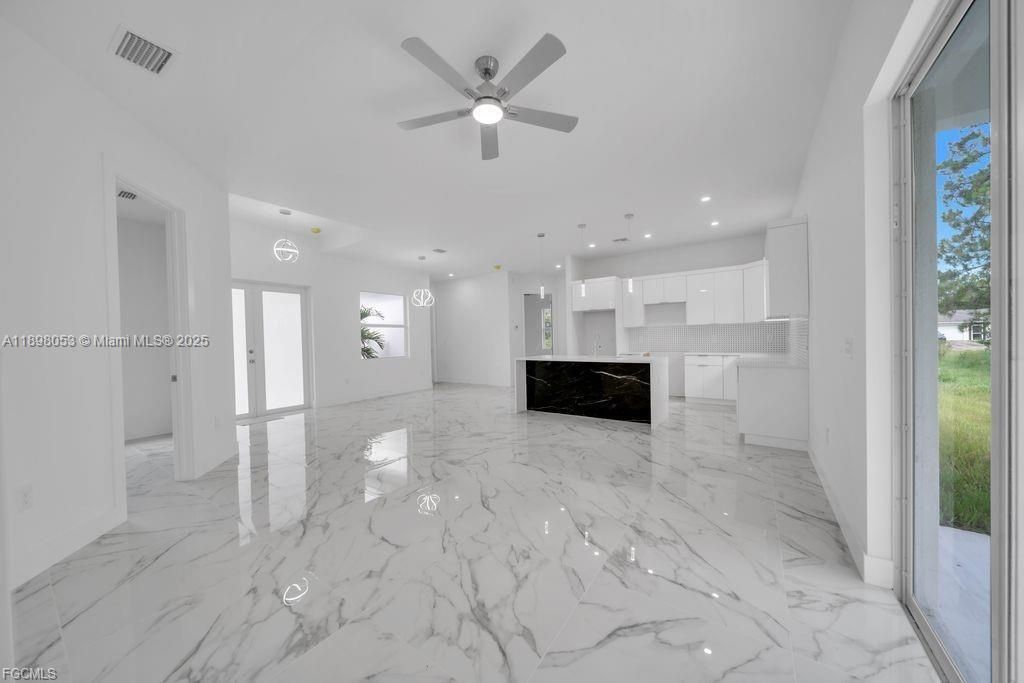 For Sale: $314,900 (3 beds, 2 baths, 1493 Square Feet)