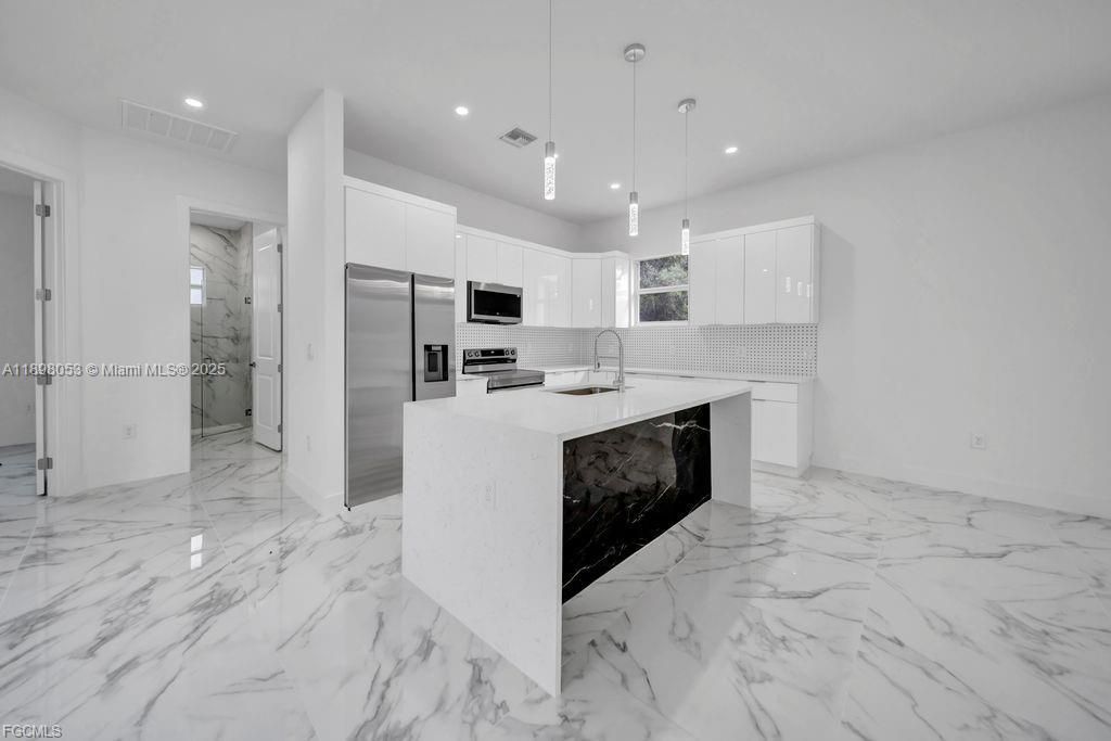 For Sale: $314,900 (3 beds, 2 baths, 1493 Square Feet)