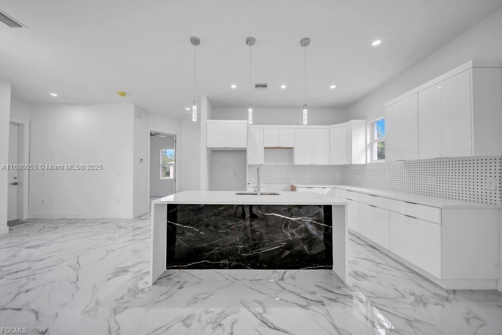 For Sale: $314,900 (3 beds, 2 baths, 1493 Square Feet)