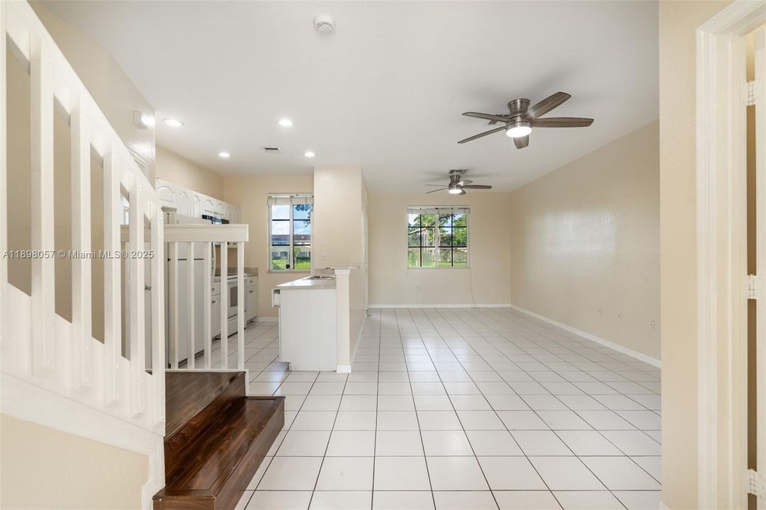 En Venta: $325,000 (2 camas, 2 baños, 1161 Pies cuadrados)