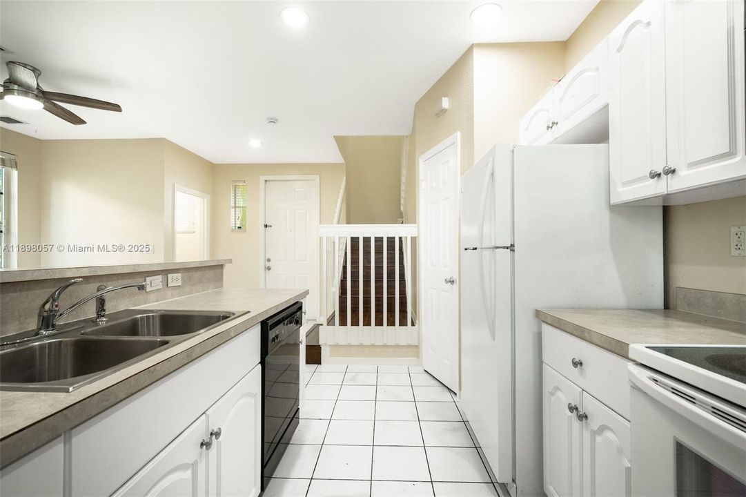 En Venta: $325,000 (2 camas, 2 baños, 1161 Pies cuadrados)