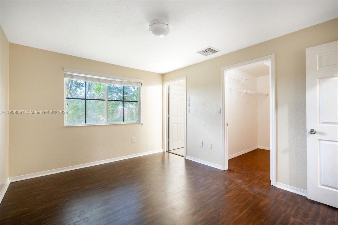 En Venta: $325,000 (2 camas, 2 baños, 1161 Pies cuadrados)