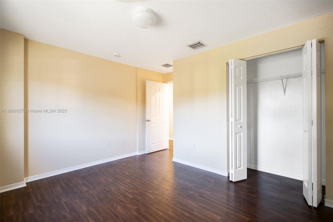 En Venta: $325,000 (2 camas, 2 baños, 1161 Pies cuadrados)