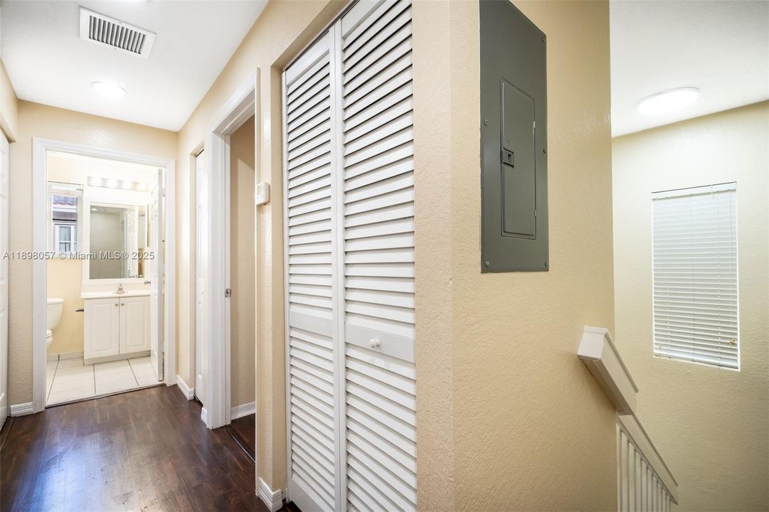 En Venta: $325,000 (2 camas, 2 baños, 1161 Pies cuadrados)