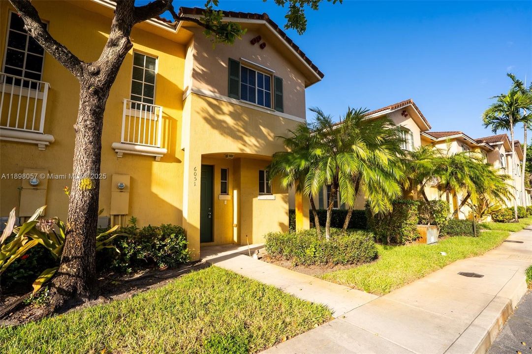 En Venta: $325,000 (2 camas, 2 baños, 1161 Pies cuadrados)