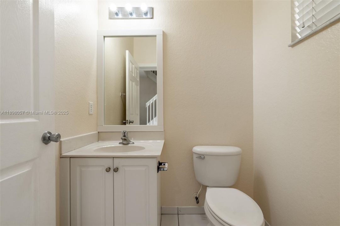 En Venta: $325,000 (2 camas, 2 baños, 1161 Pies cuadrados)