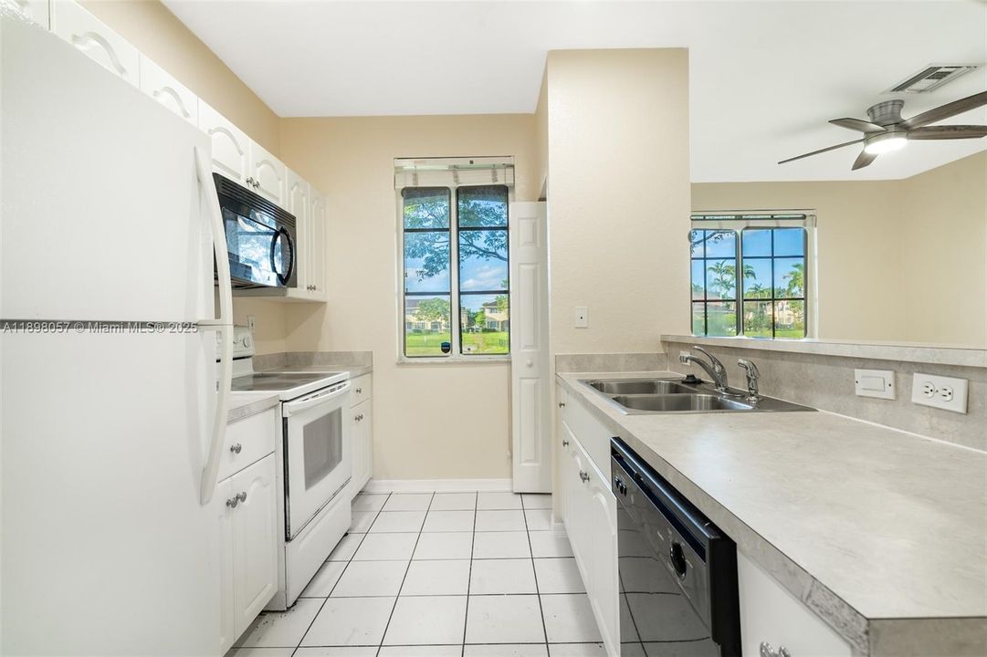 En Venta: $325,000 (2 camas, 2 baños, 1161 Pies cuadrados)