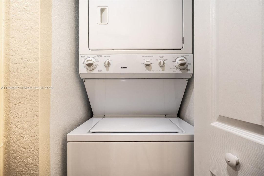 En Venta: $325,000 (2 camas, 2 baños, 1161 Pies cuadrados)