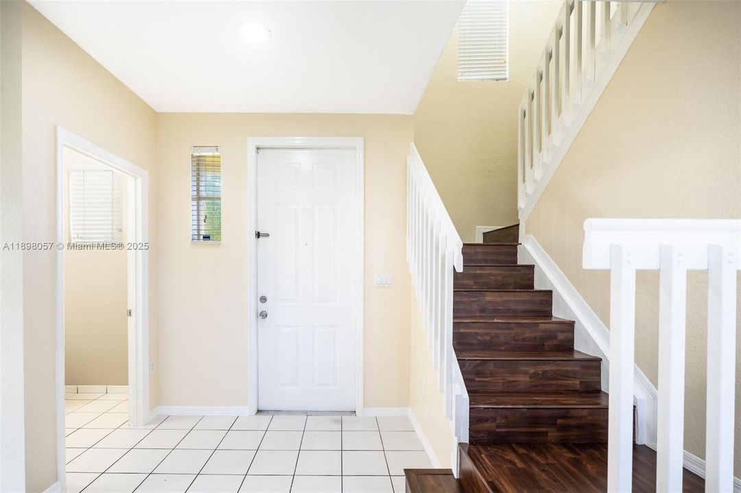 En Venta: $325,000 (2 camas, 2 baños, 1161 Pies cuadrados)