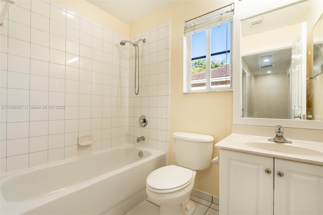 En Venta: $325,000 (2 camas, 2 baños, 1161 Pies cuadrados)