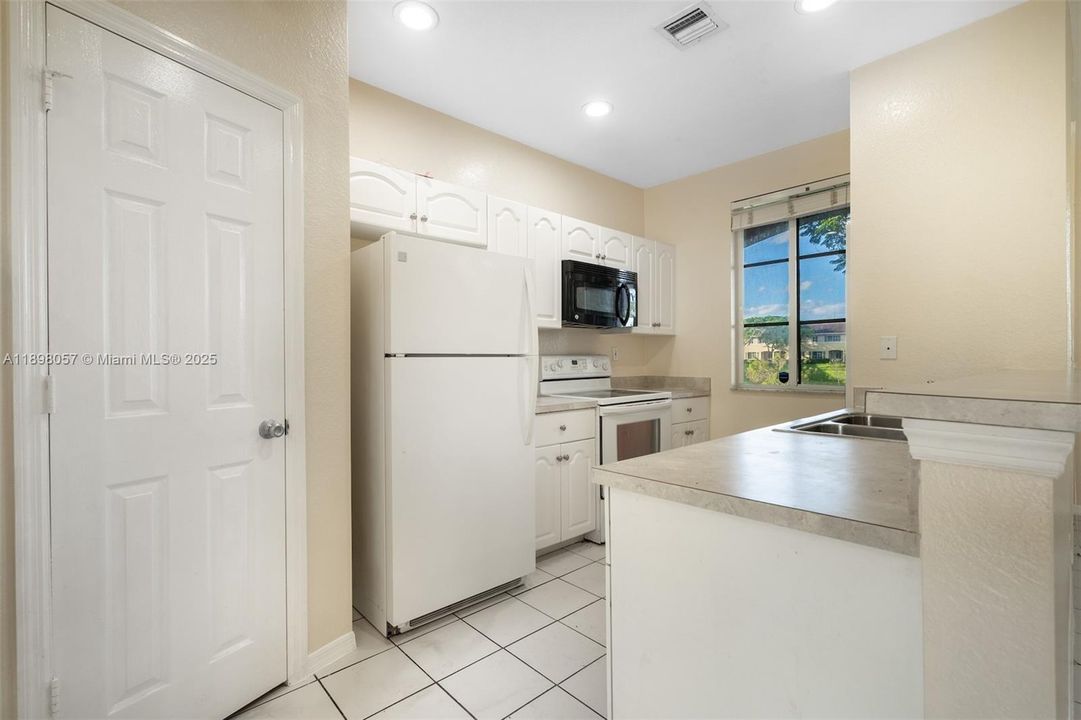 En Venta: $325,000 (2 camas, 2 baños, 1161 Pies cuadrados)