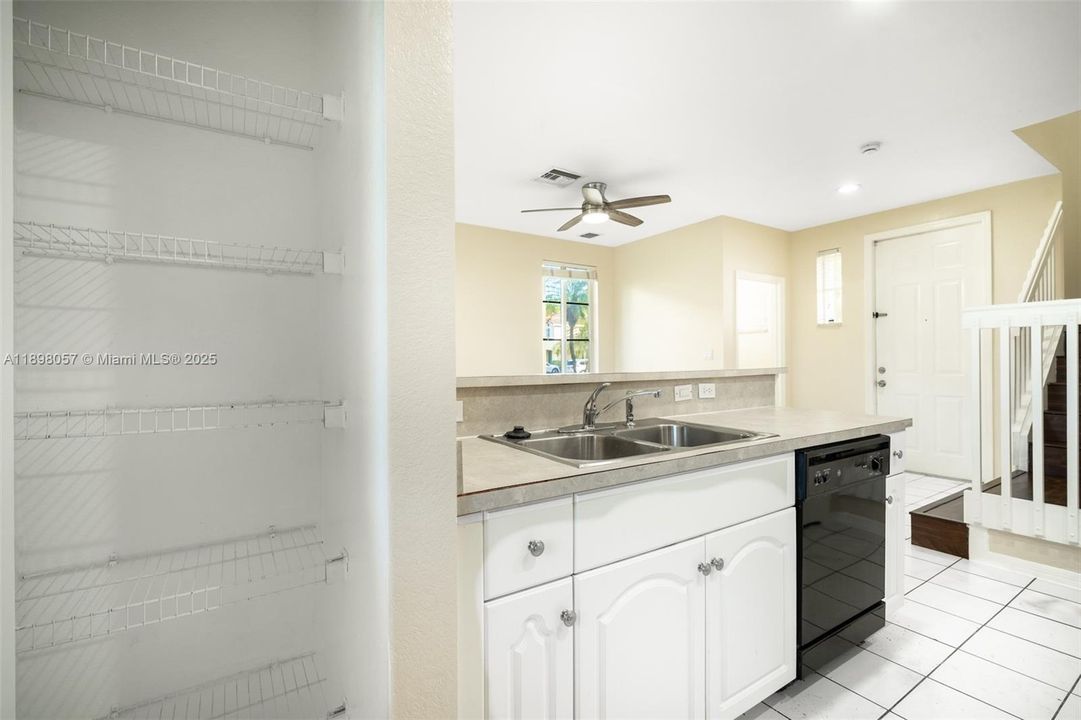 En Venta: $325,000 (2 camas, 2 baños, 1161 Pies cuadrados)