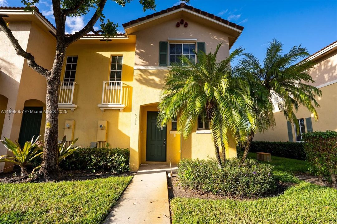 En Venta: $325,000 (2 camas, 2 baños, 1161 Pies cuadrados)