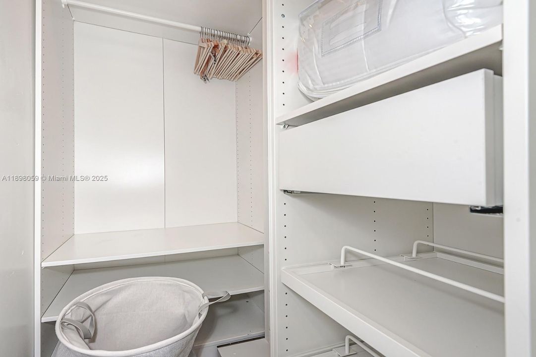 For Rent: $4,500 (0 beds, 1 baths, 660 Square Feet)