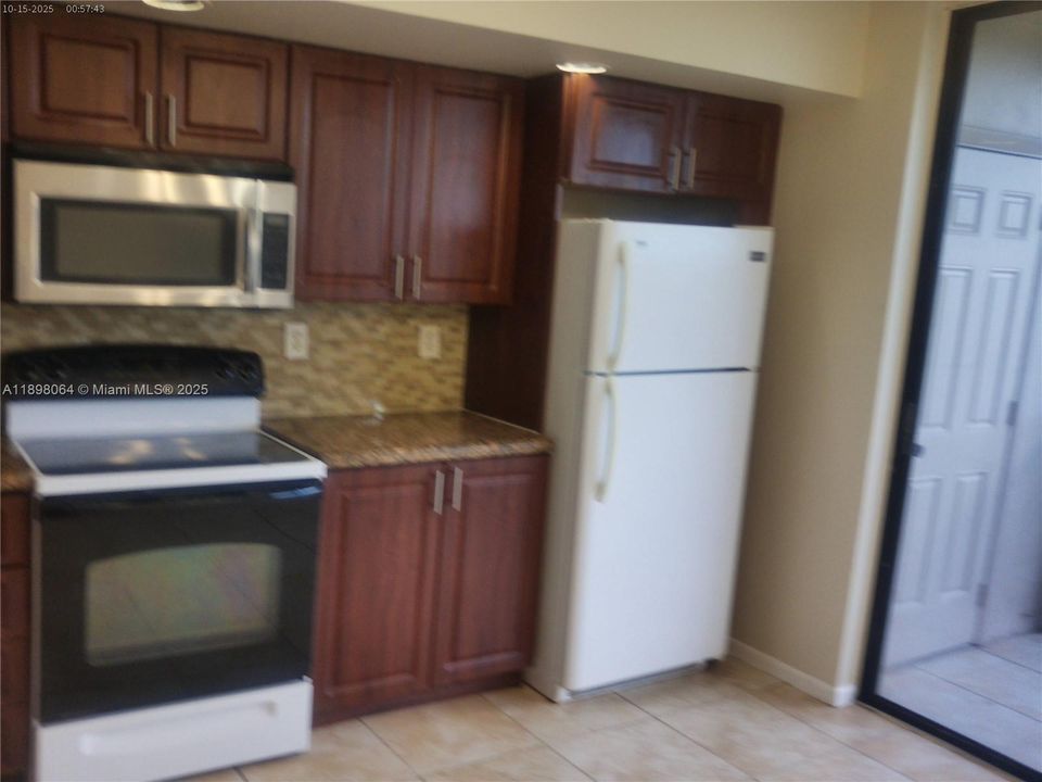 Active With Contract: $2,500 (3 beds, 2 baths, 1040 Square Feet)