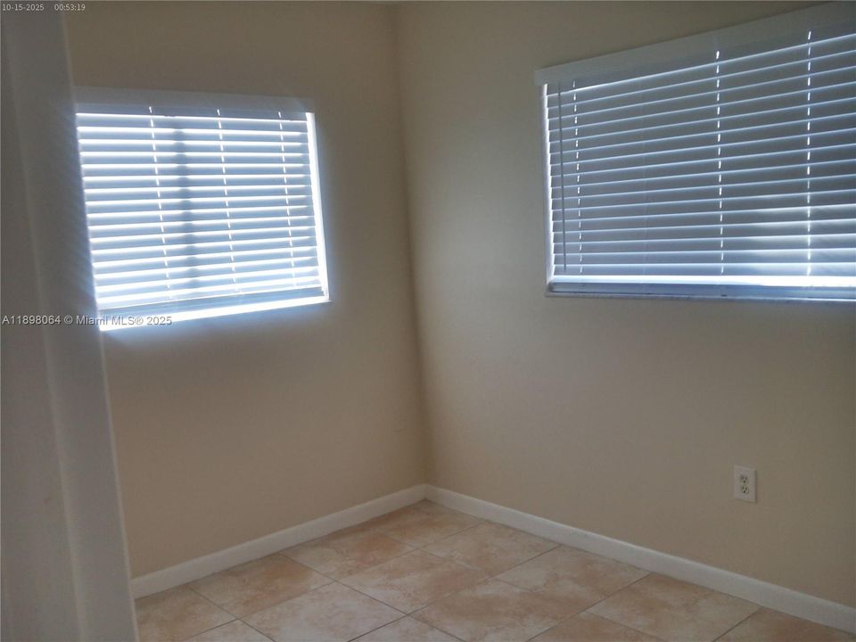 Active With Contract: $2,500 (3 beds, 2 baths, 1040 Square Feet)